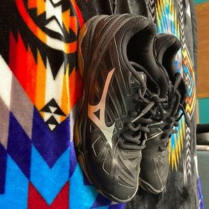 Mizuno volleyball shoes size 7